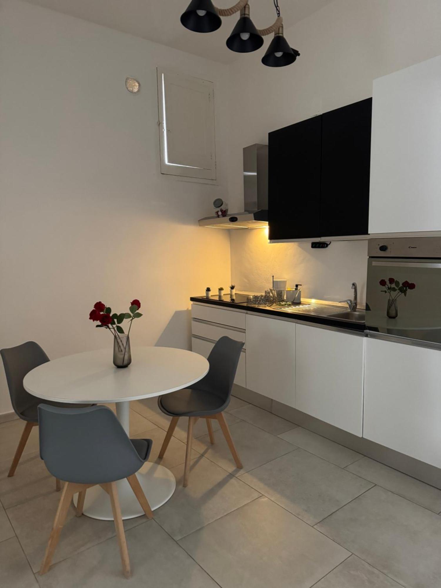L&S Rooms Монополи Екстериор снимка